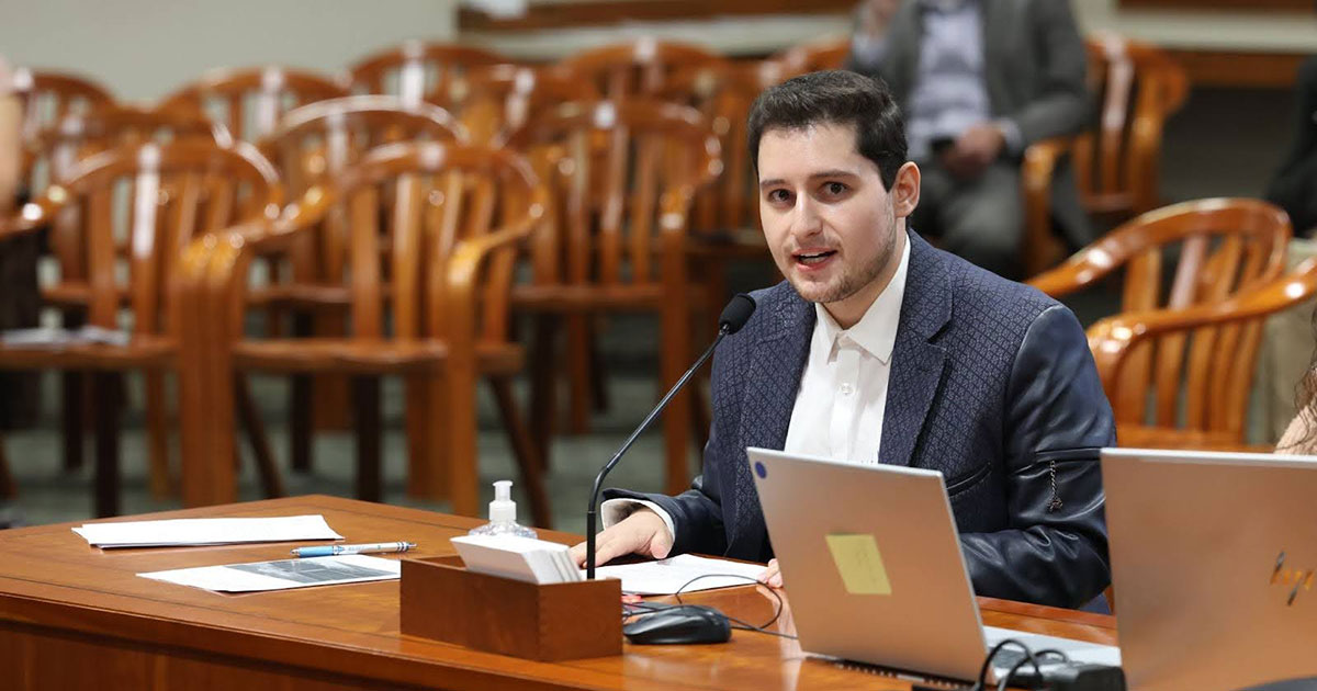 State Representative Noah Arbit testifying at committee